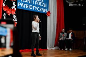 Śpiewali i recytowali patriotyczne pieśni i wiersze